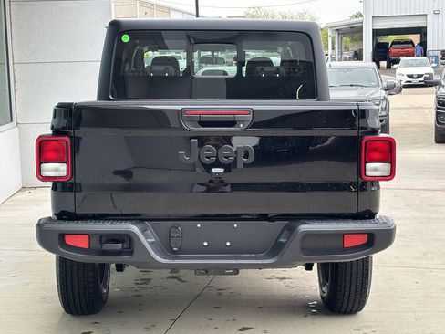New 2026 Jeep Gladiator Sport AWD/4WD image 4