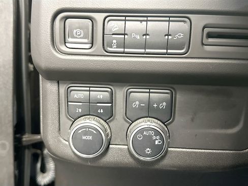 Used 2021 Chevrolet Tahoe Z71 AWD/4WD image 12