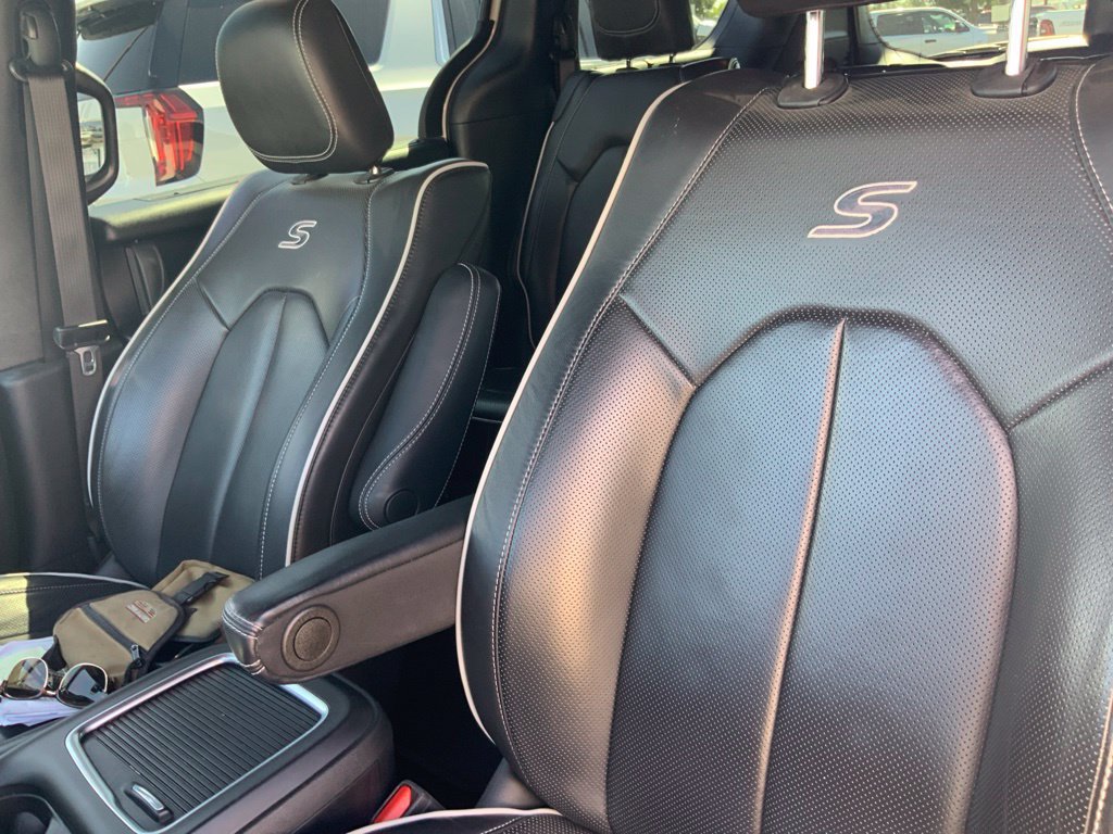 Certified 2020 Chrysler Pacifica Limited FWD image 16