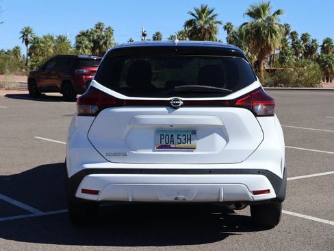 Used 2022 Nissan Kicks S FWD image 5