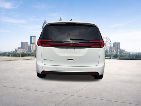 Used 2023 Chrysler Pacifica Touring-L FWD image 25