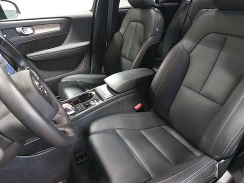 Used 2024 Volvo XC40 B5 Plus w/ Climate Package image 15