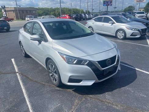 Used 2021 Nissan Versa SV FWD image 3