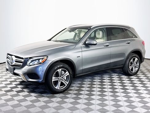 Used 2019 Mercedes-Benz GLC 350e 4MATIC w/ Driver Assistance Package image 4