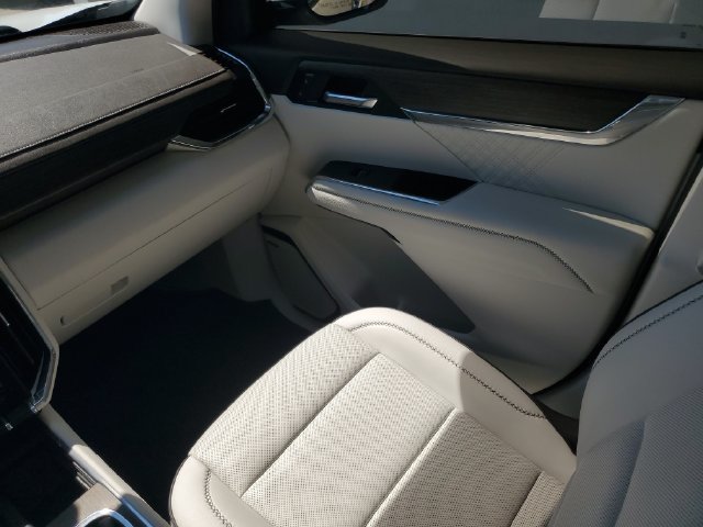 Used 2024 GMC Acadia Denali FWD image 32