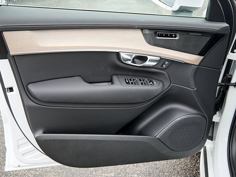 New 2025 Volvo XC90 B6 Plus w/ Protection Package Premier image 10