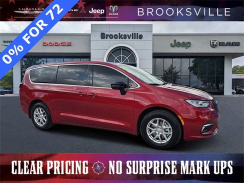 New 2026 Chrysler Pacifica Select image 1