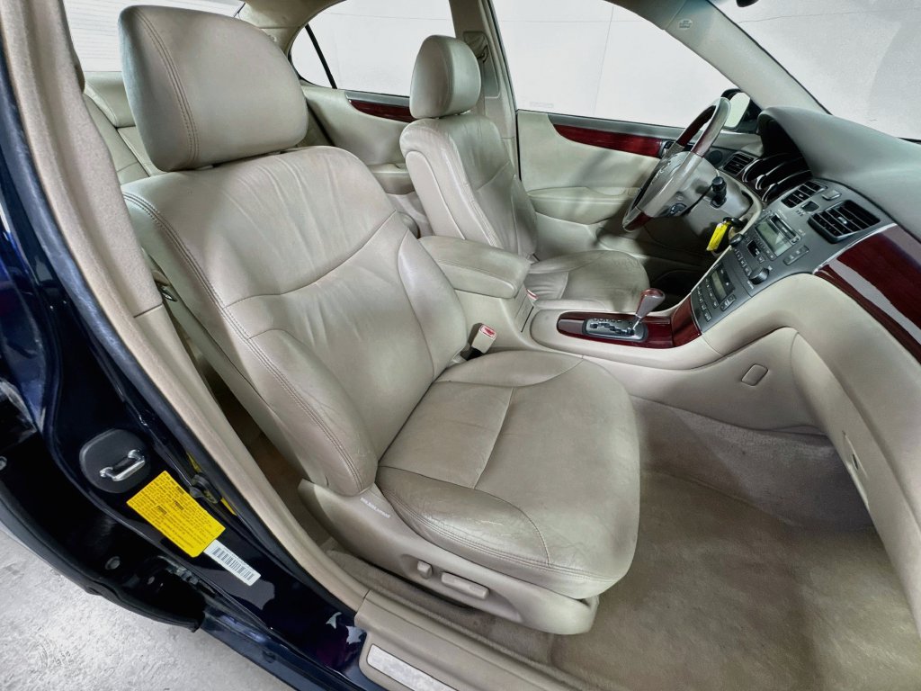 Used 2003 Lexus ES 330 w/ Premium Pkg FWD image 32