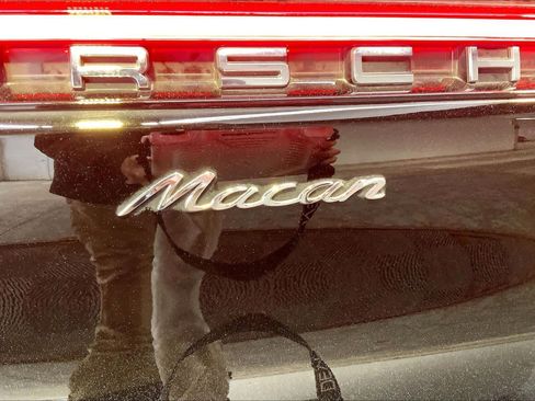 Used 2024 Porsche Macan image 35