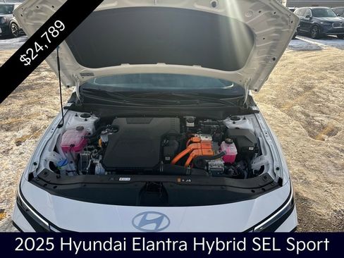 Used 2025 Hyundai Elantra SEL image 21