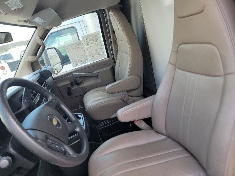 Used 2016 Chevrolet Express 3500 RWD image 6