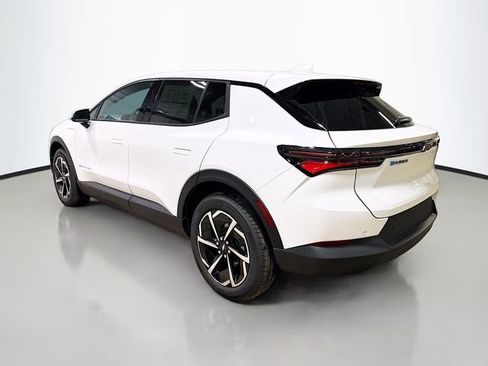 New 2026 Chevrolet Equinox EV LT image 10