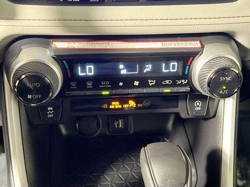 Used 2025 Toyota RAV4 XLE w/ Convenience Package FWD image 26