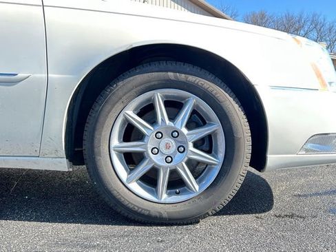 Used 2011 Cadillac DTS Luxury image 11