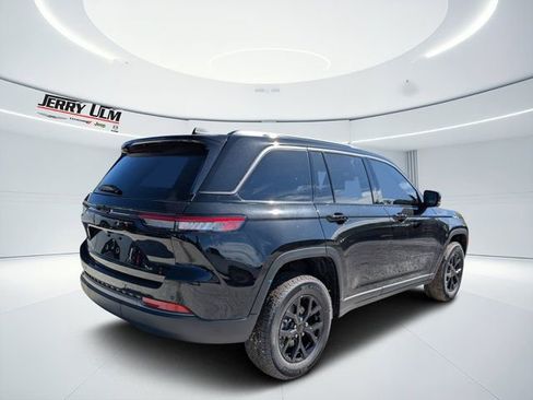 New 2026 Jeep Grand Cherokee Altitude image 3