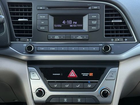 Used 2017 Hyundai Elantra SE image 25