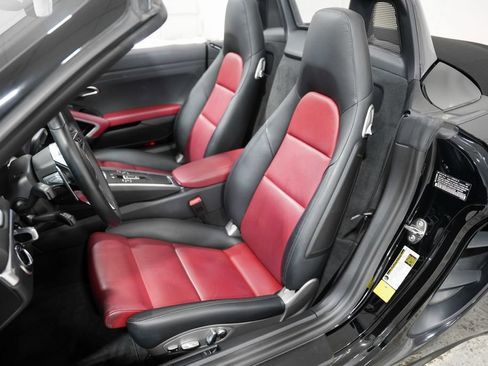 Used 2017 Porsche 718 Boxster RWD image 10