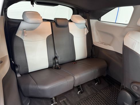 Used 2023 Toyota Sienna XSE AWD/4WD image 29