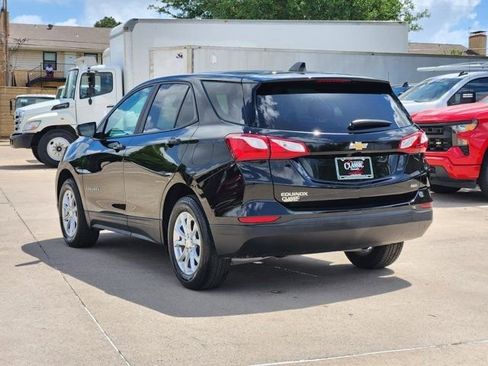 Used 2021 Chevrolet Equinox LS w/ LS Convenience Package image 2
