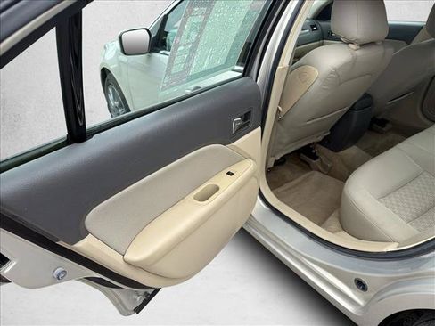 Used 2010 Ford Fusion SE FWD image 15