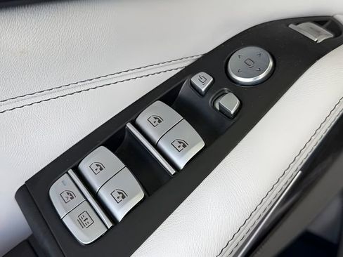 Used 2024 BMW X7 xDrive40i w/ Premium Package image 23