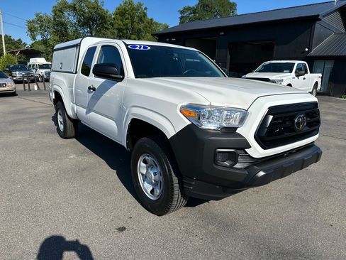 Used 2021 Toyota Tacoma SR image 1