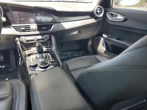 Used 2018 Alfa Romeo Giulia RWD image 14