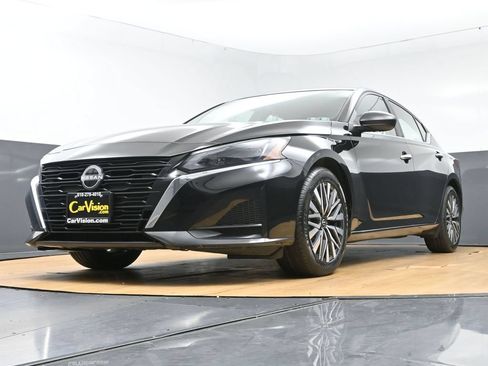 Used 2025 Nissan Altima 2.5 SV FWD image 30