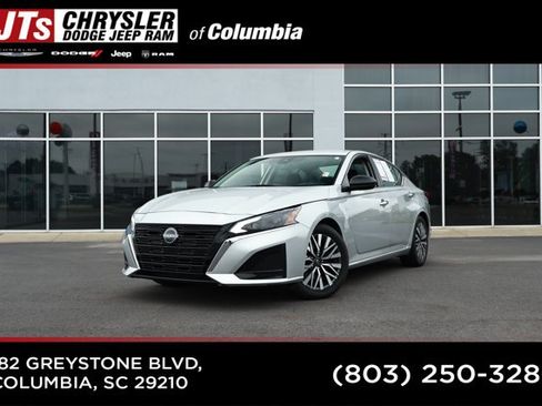 Used 2024 Nissan Altima 2.5 SV FWD image 1