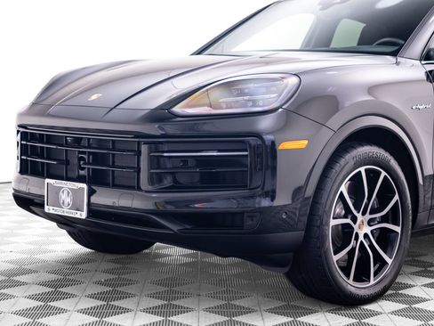 Certified 2025 Porsche Cayenne E-Hybrid Coupe AWD/4WD image 38