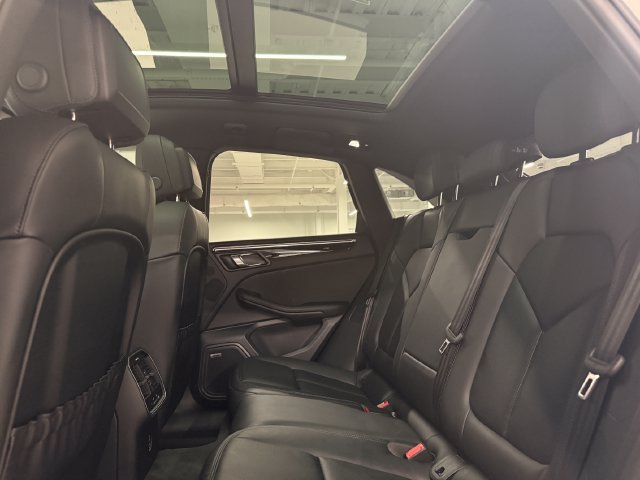 Certified 2026 Porsche Macan AWD/4WD image 27