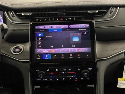 New 2025 Jeep Grand Cherokee Limited w/ Luxury Tech Group II image 9