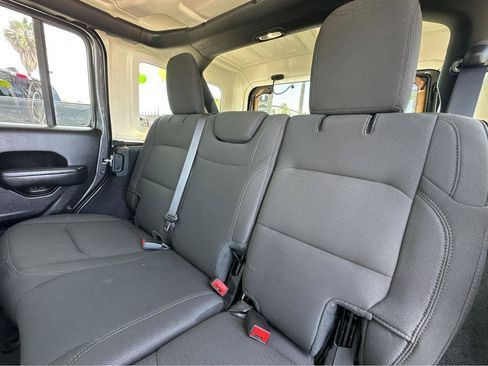 Used 2022 Jeep Wrangler Unlimited Sport AWD/4WD image 9