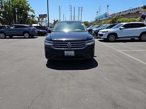 Used 2022 Volkswagen Tiguan SE FWD image 2