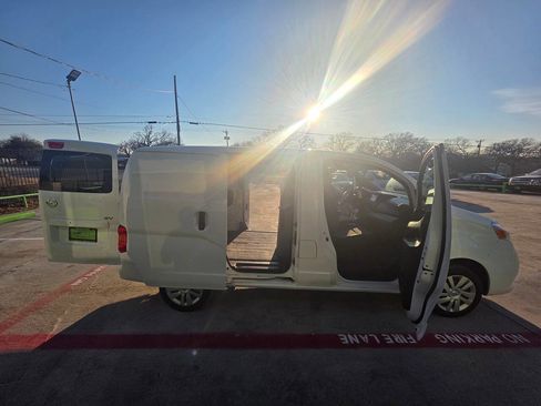 Used 2020 Nissan NV200 SV w/ Back Door Glass Package image 34