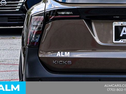 Used 2025 Nissan Kicks SR image 14