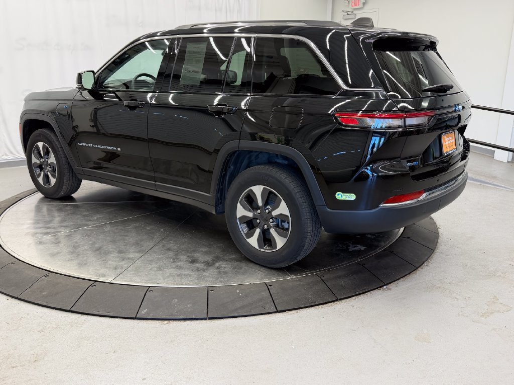 Used 2023 Jeep Grand Cherokee 4WD 4xe image 4
