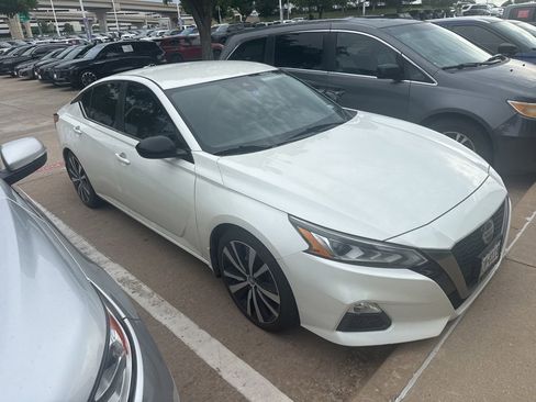 Used 2020 Nissan Altima 2.5 SR FWD image 2