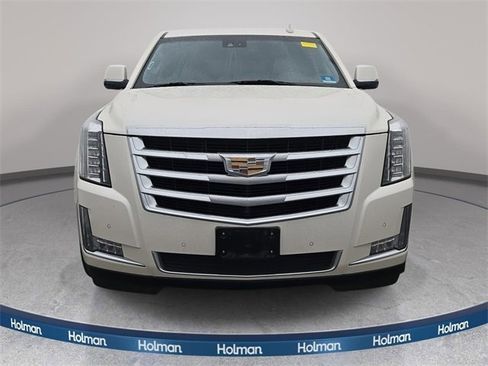 Used 2015 Cadillac Escalade Premium image 3