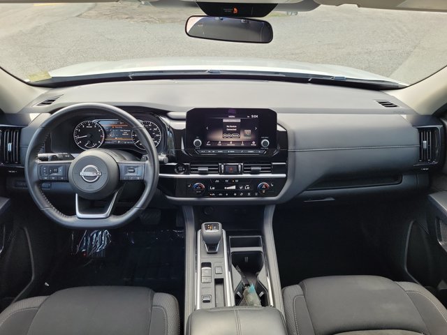 Used 2025 Nissan Pathfinder SV FWD image 11