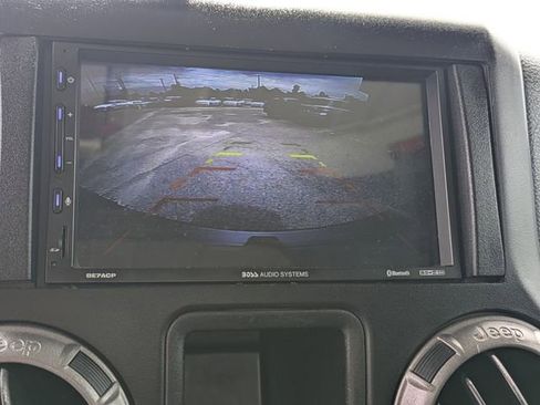 Used 2018 Jeep Wrangler Sport AWD/4WD image 19