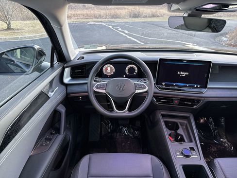 New 2026 Volkswagen Tiguan SE image 15