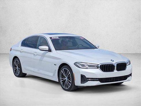 Used 2023 BMW 530e w/ Premium Package RWD image 3