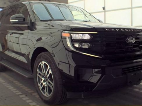 Used 2025 Ford Expedition Active RWD image 1