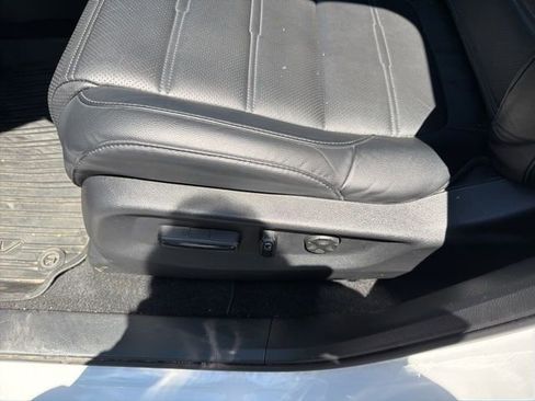 Used 2022 Honda CR-V Touring image 9