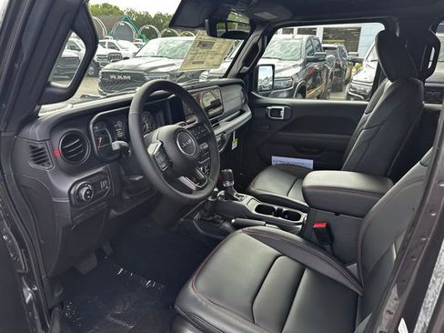 New 2025 Jeep Gladiator Rubicon w/ Convenience Group image 17