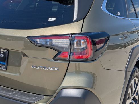 Used 2025 Subaru Outback Premium w/ Popular Package #1 AWD/4WD image 12