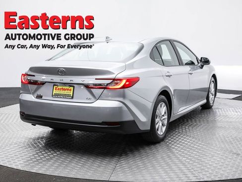 Used 2025 Toyota Camry LE image 5