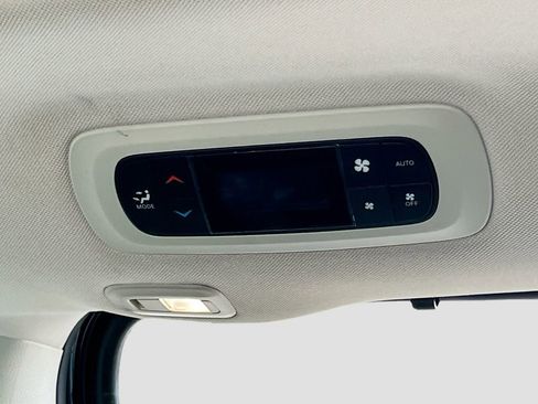 Used 2024 Chrysler Pacifica Limited image 26