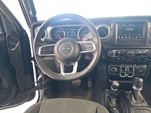 Used 2019 Jeep Wrangler Unlimited Sahara AWD/4WD image 16
